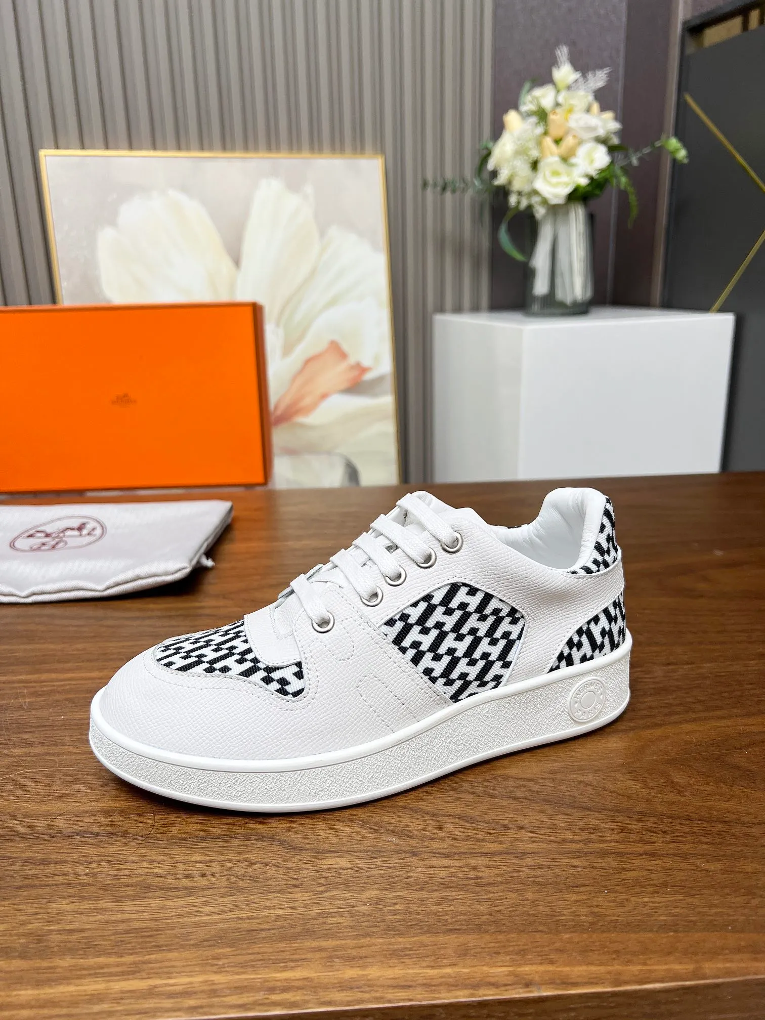 👟👟Ex-factory price 520👟👟 🔥🔥🔥French direct mail HERMES/Hermès flat fashion sports and casual shoes Korean style lace-up mesh lightweight! ! Breathable and comfortable, standard size 35/40 (41 can be customized and will not be returned)